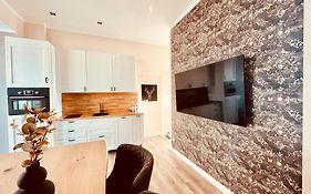 CASA REHSE I Loft-Apartment I kostenlos Parken&WLAN I Self-Check-in I ÖPNV I 65Zoll-TV